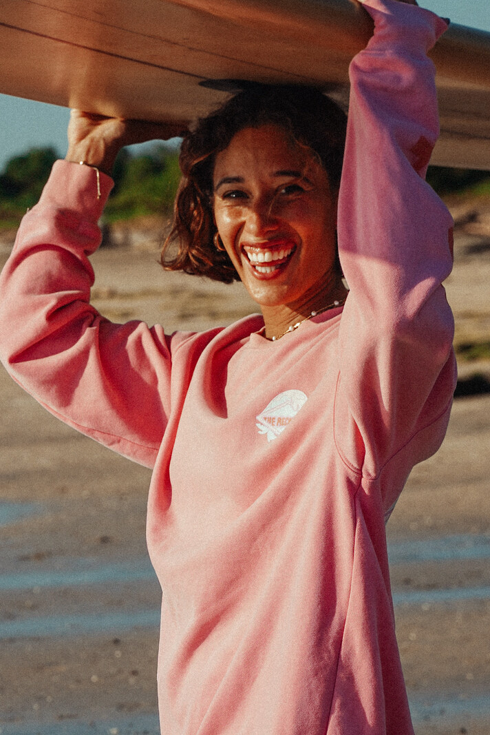 Notice the reckless FEMMES RIPTIDE CREWNECK WASHED PINK