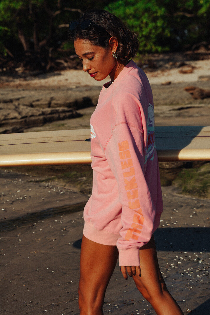 Notice the reckless FEMMES RIPTIDE CREWNECK WASHED PINK