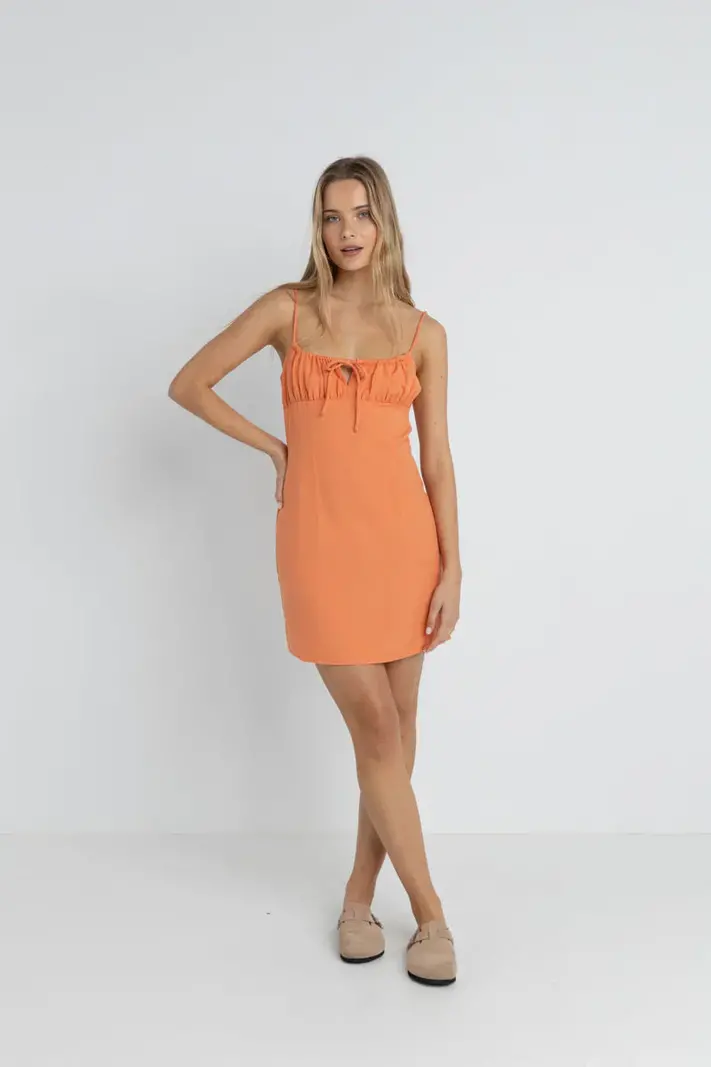 Rhythm WOMEN'S ANDIE GATHERED MINI DRESS PEACH