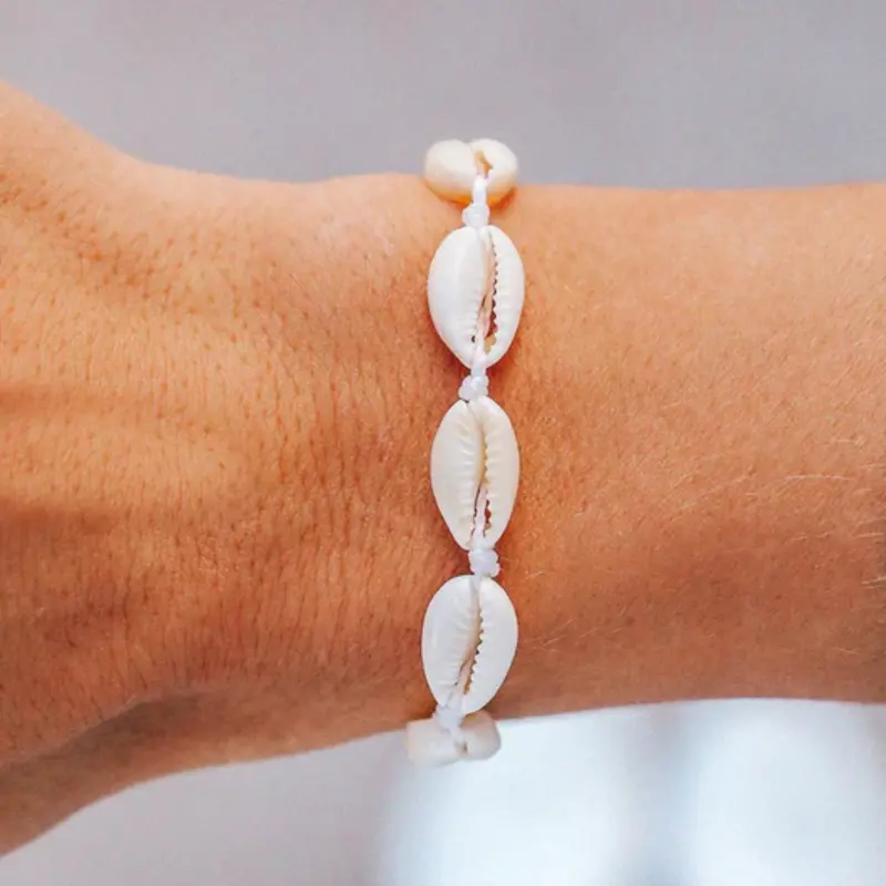 Puravida BRACELET KNOTTED COWRIES BLANC