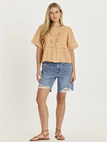 Amuse Society WOMEN'S PERFECT SHORT SLEEVE WOVEN CORAL SAND