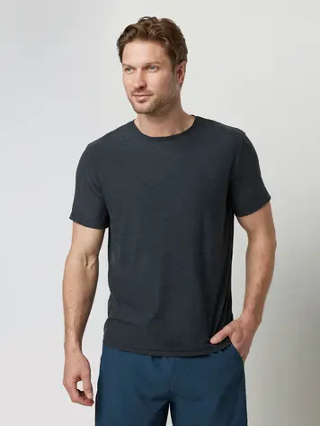 Vuori MEN'S STRATO TECH TEE CHARCOAL HEATHER