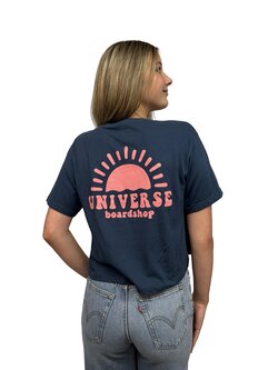 Universe Boardshop WOMEN'S SOLEIL T-SHIRT CROP NAVY/PINK