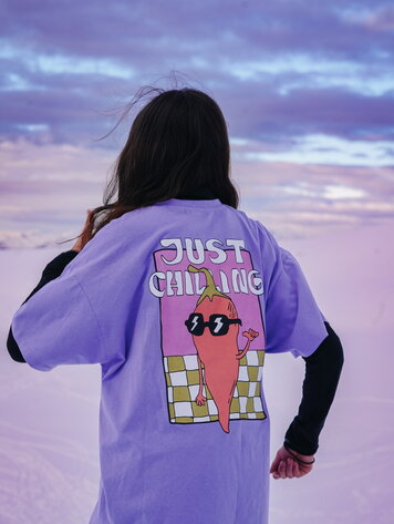 Notice the reckless JUST CHILLING OVERSIZED T-SHIRT LILAS