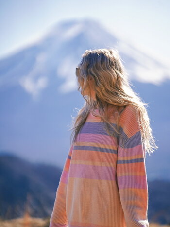 Notice the reckless PEACHY KNIT SWEATER PÊCHE