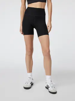 Vuori WOMEN'S CLEAN ELEVATION SHORTY 6" BLACK HEATHER