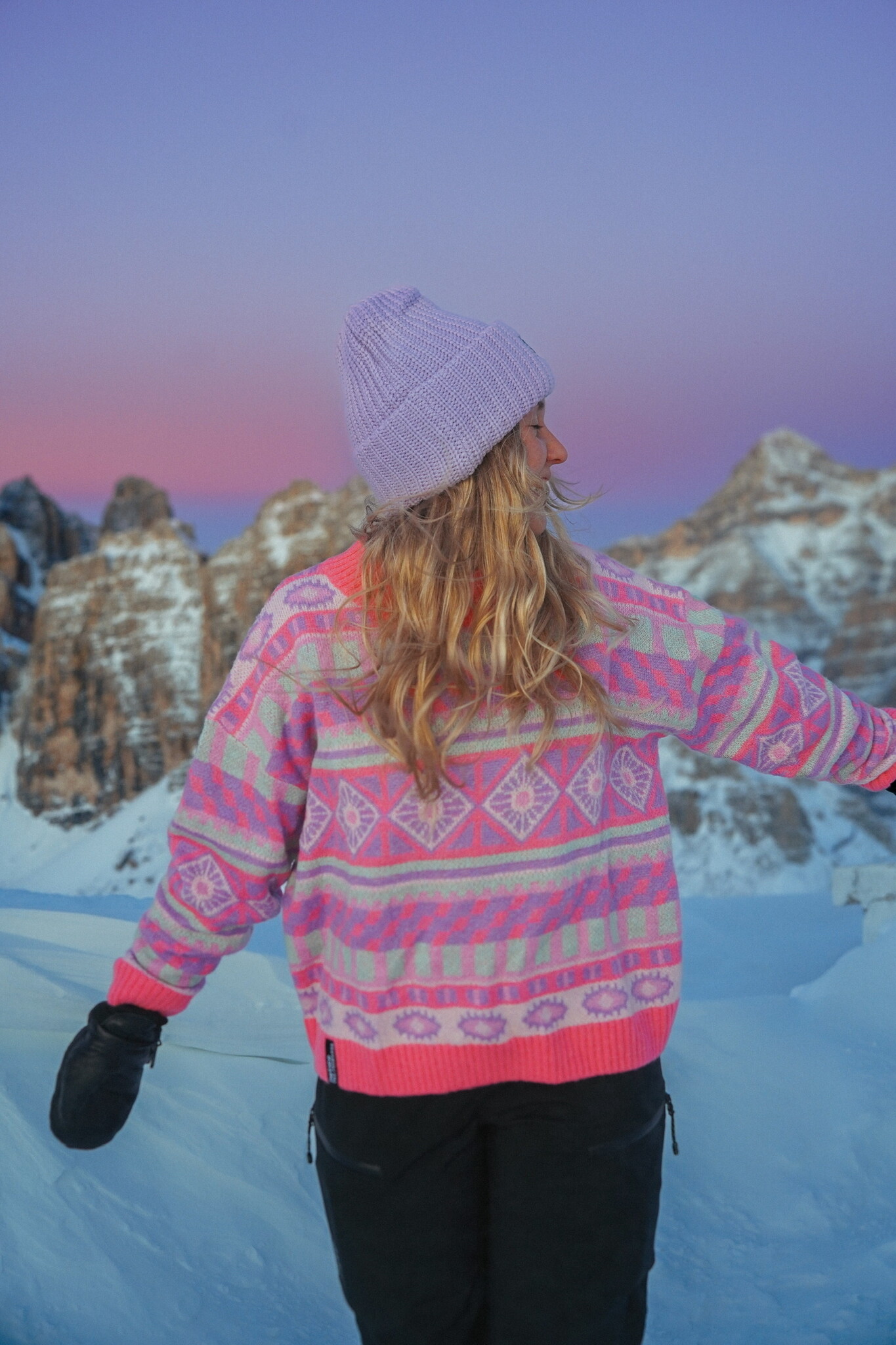 Notice the reckless FEMMES SUMMIT GAZE SWEATER