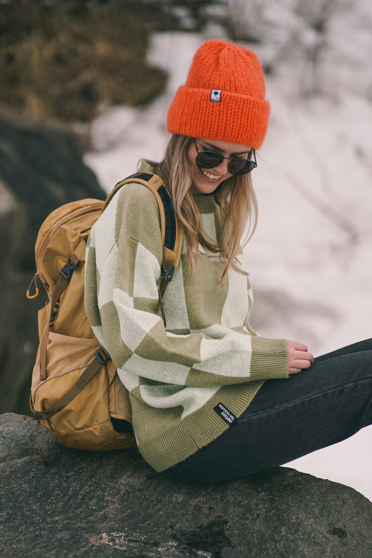 Notice the reckless WOMEN'S MOSS SWEATER