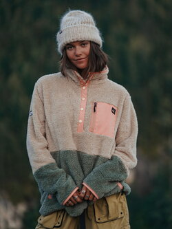 Notice the reckless FEMMES PINE CREEK FLEECE