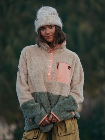 Notice the reckless FEMMES PINE CREEK FLEECE