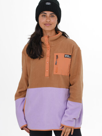 Notice the reckless FEMMES RIDGE POLAR FLEECE