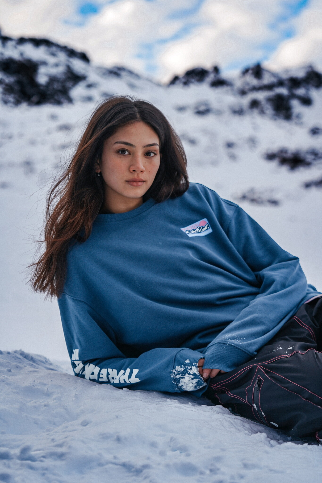 Notice the reckless WOMEN'S DARE TO WANDER LIGHT CREWNECK