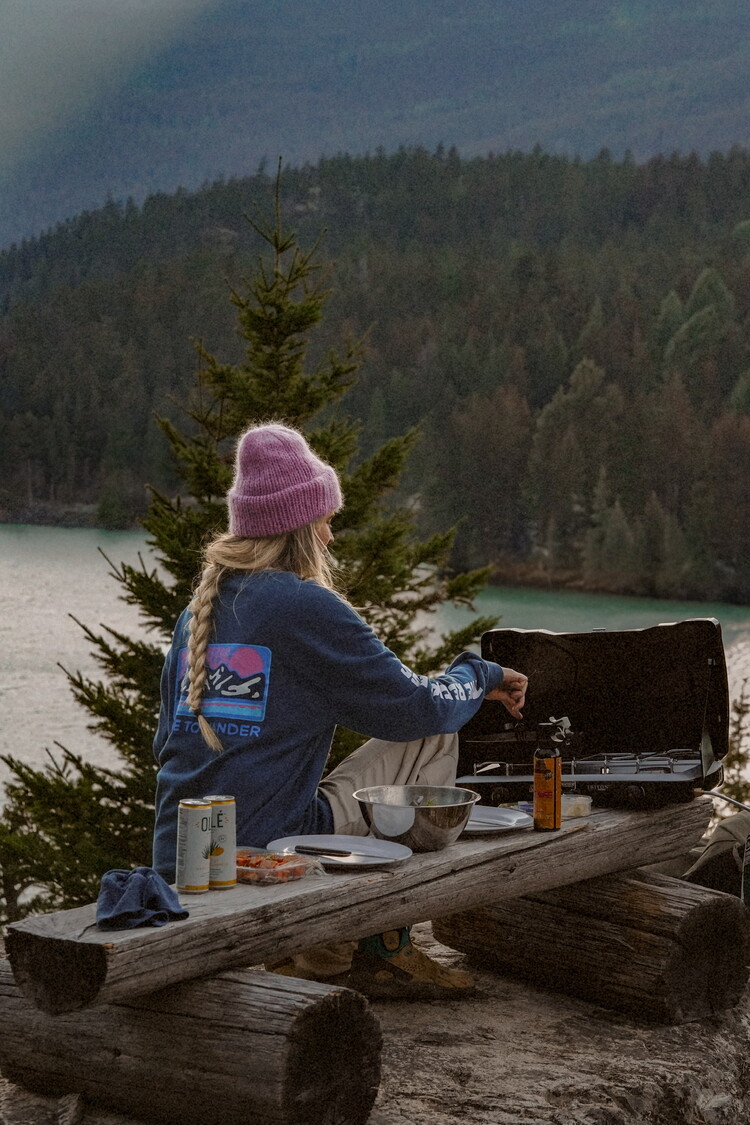 Notice the reckless WOMEN'S DARE TO WANDER LIGHT CREWNECK