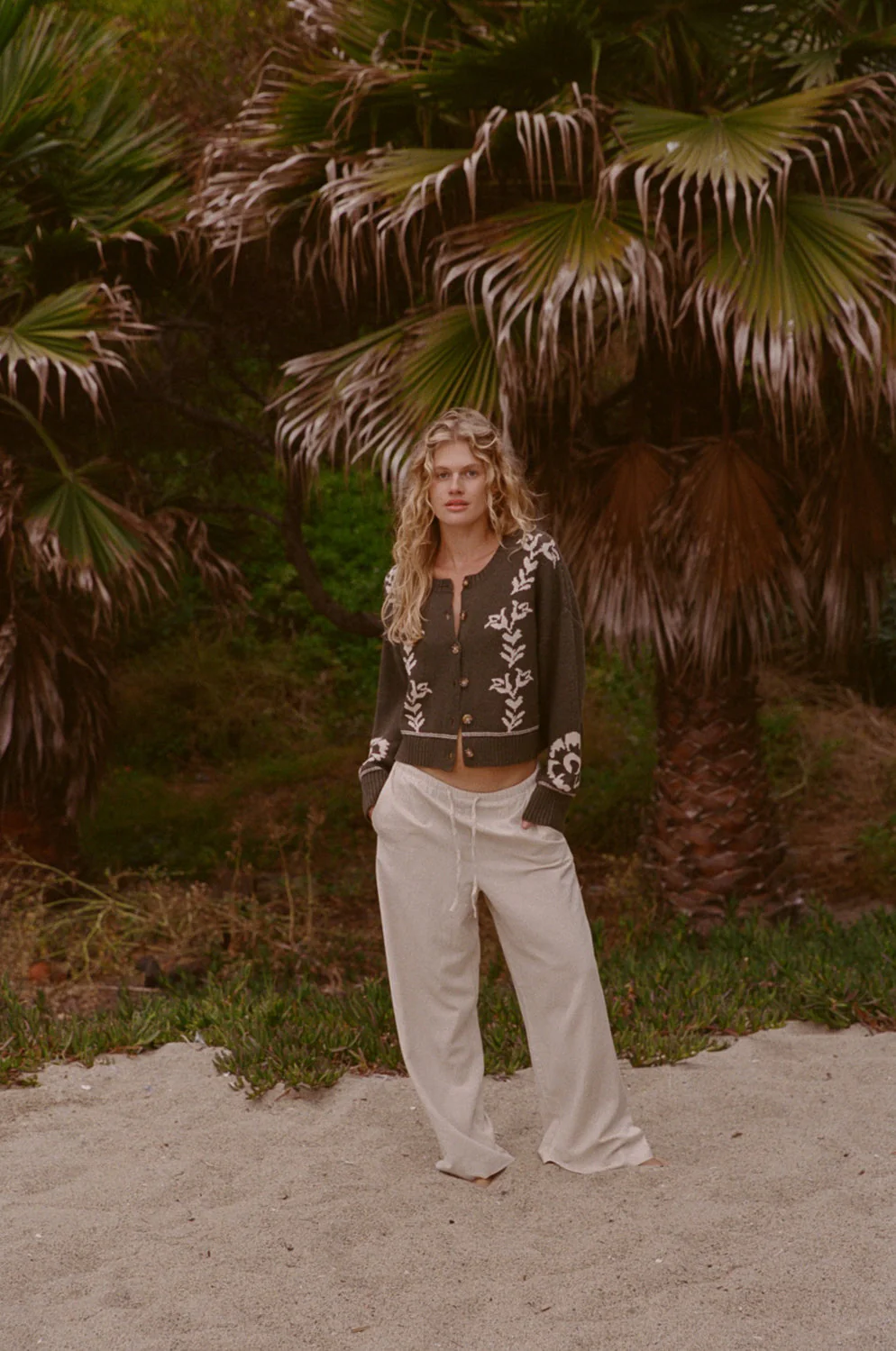 Rhythm WOMEN'S ANTIQUE FLORAL CROP CARDIGAN