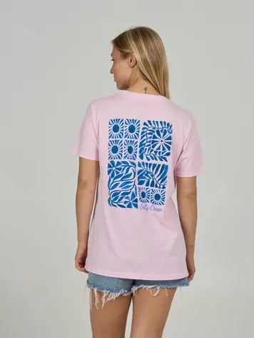 Salty crew WOMEN'S SUNBLOCK BOYFRIEND TEE PINK SKIES