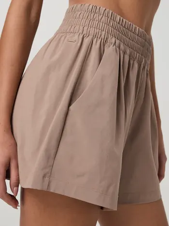 Vuori WOMEN'S VILLA EVERYDAY SHORT SORREL BROWN