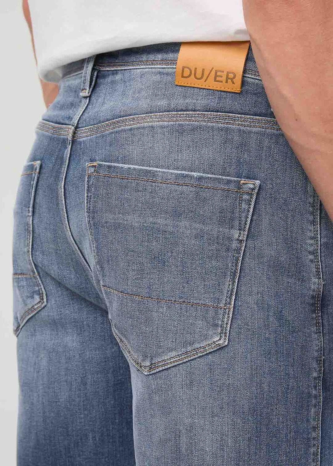 Du/er MEN'S PERFORMANCE DENIM+RELAXED SHORT 9''