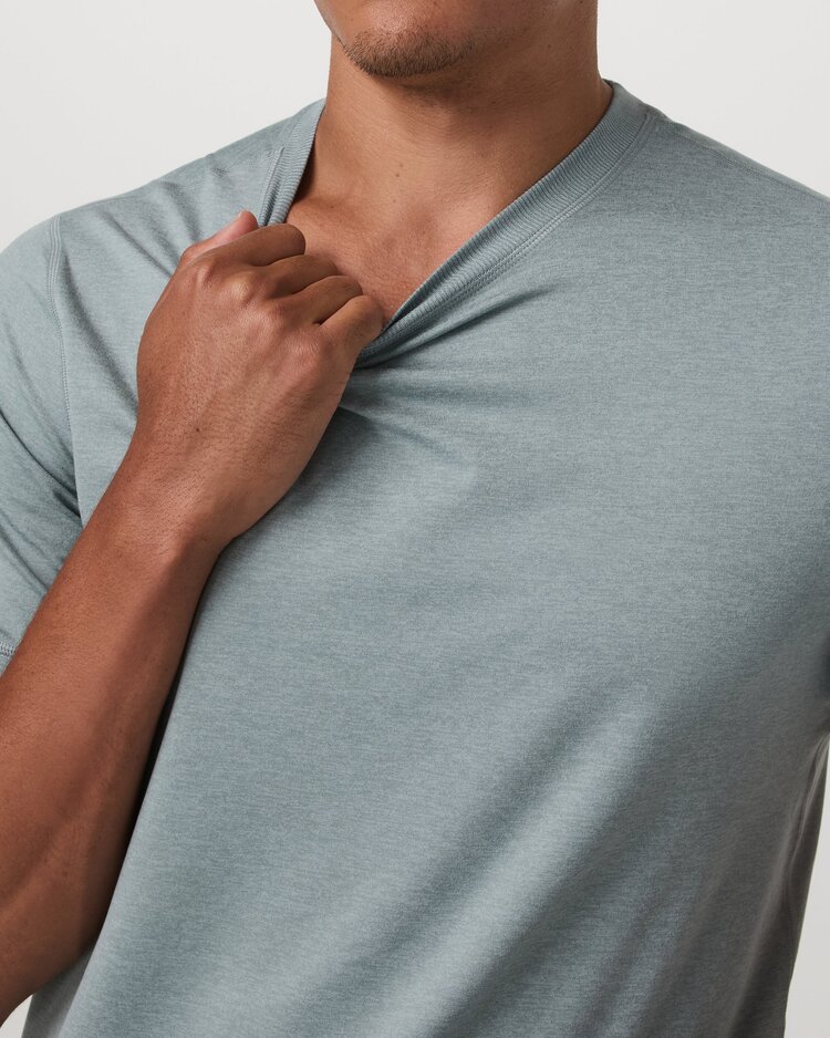 Vuori HOMMES SHORT SLEEVE PONTO PERFORMANCE TEE