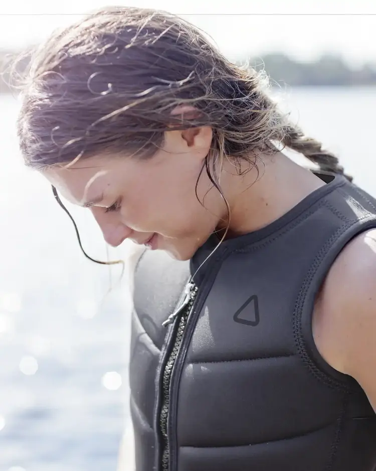 Follow FEMMES CORP IMPACT VEST