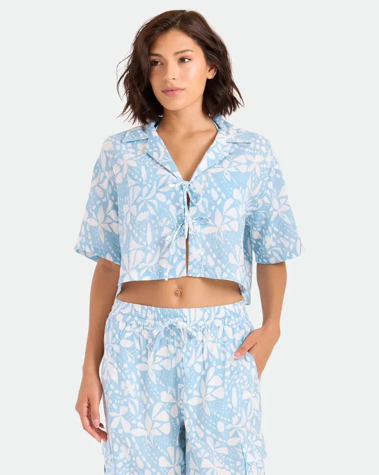 Volcom WOMEN'S TIED UP CROP SHIRT