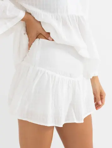 Rhythm WOMEN'S TAGGIE FRILL SKORT CREAM