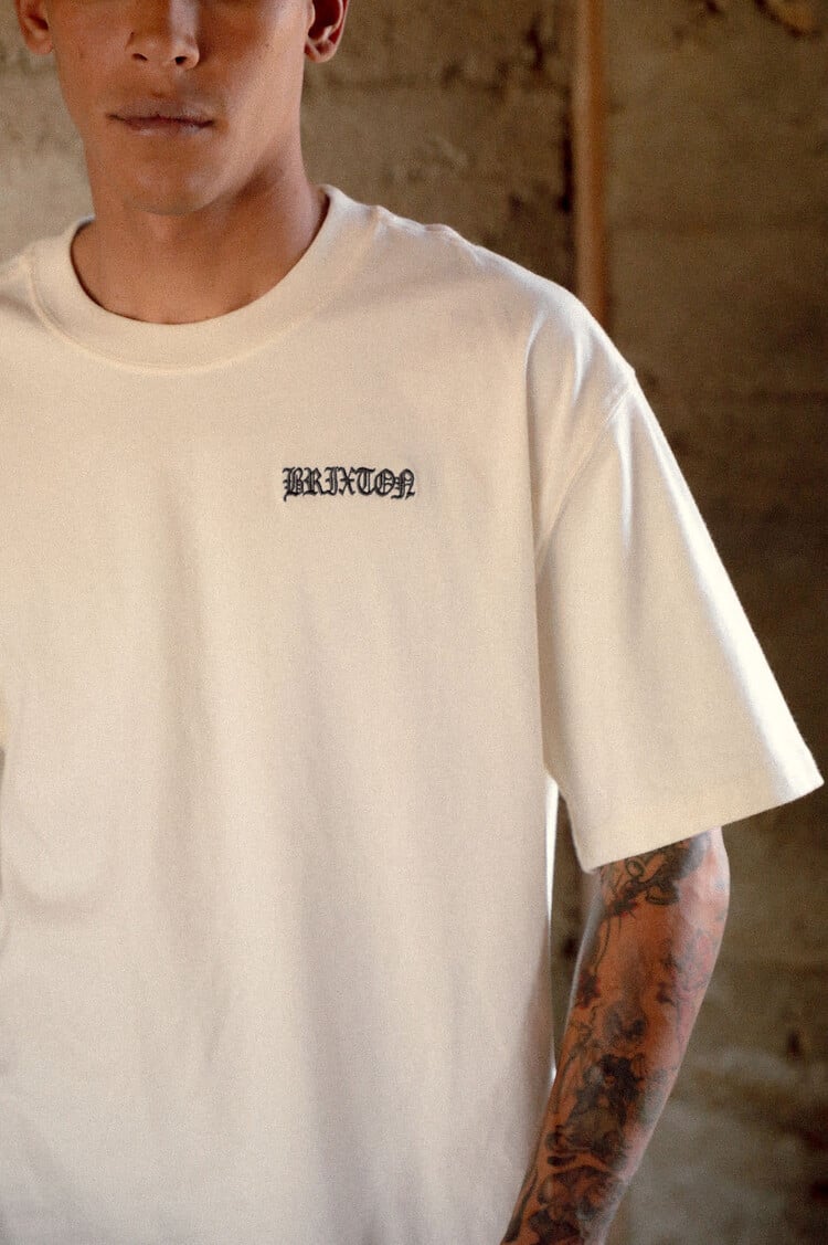 Brixton MEN'S SERRANO BOXED CROP T-SHIRT