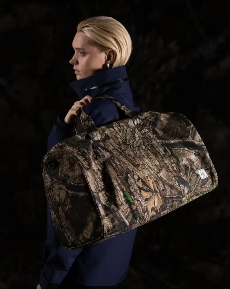 Herschel REALTREE NOVEL DUFFLE 43L