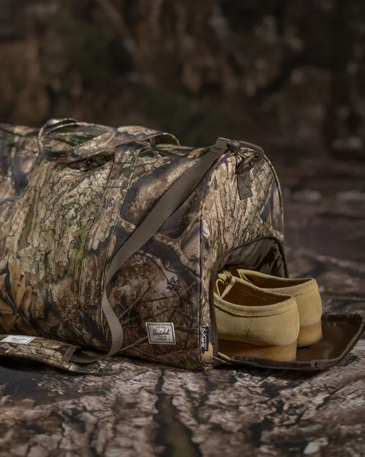 Herschel REALTREE NOVEL DUFFLE 43L