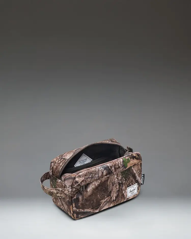 Herschel REALTREE CHAPTER TRAVEL KIT 5L