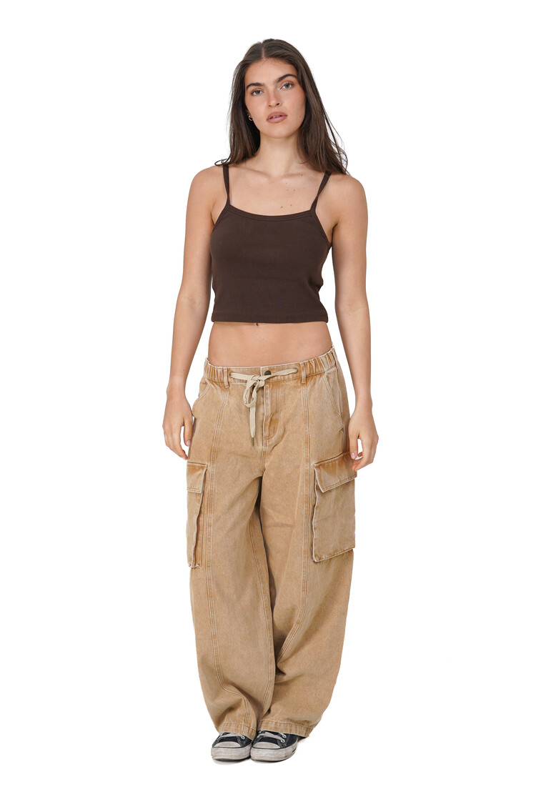 Notice the reckless WOMEN'S DRIFT SAND BARRELL JEANS