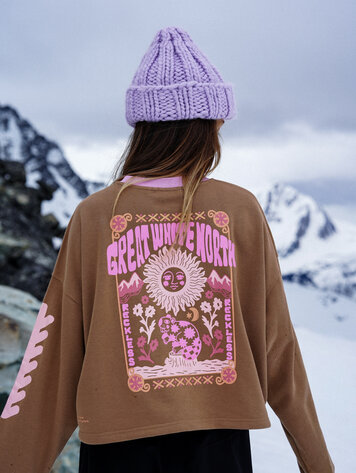 Notice the reckless WOMEN'S GREAT WHITE NORTH CROPPED LONG SLEEVE