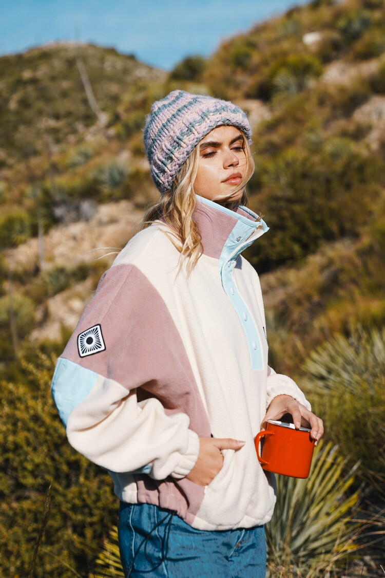 Notice the reckless WOMEN'S VALLIERE CROPPED FLEECE