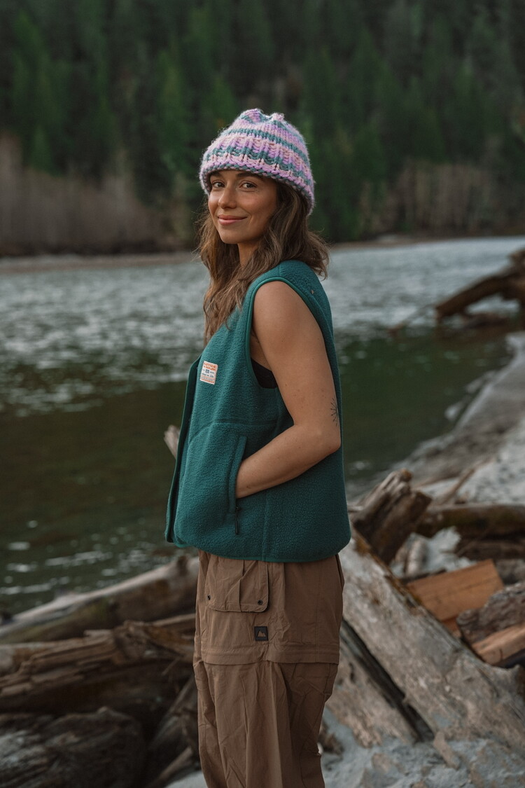 Notice the reckless FEMMES EMERALD CROPPED VEST