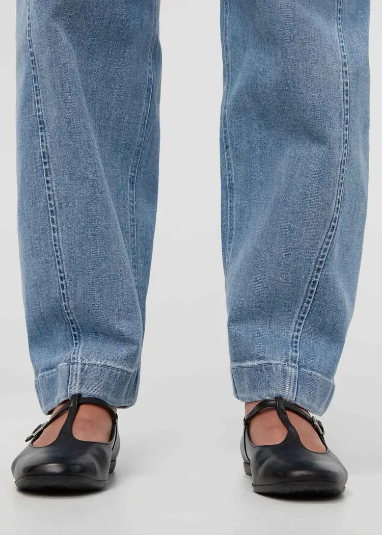 Du/er FEMMES PERFORMANCE DENIM + HIGH RISE BARREL