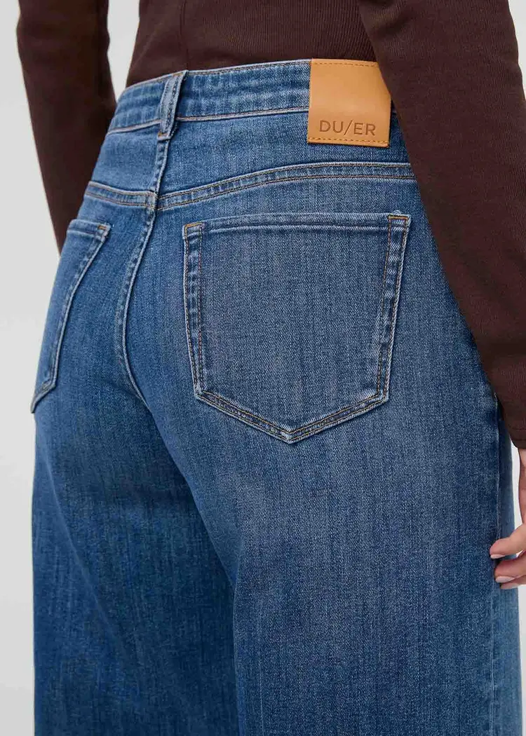 Du/er WOMEN'S PERFORMANCE DENIM + LOOSE STRAIGHT