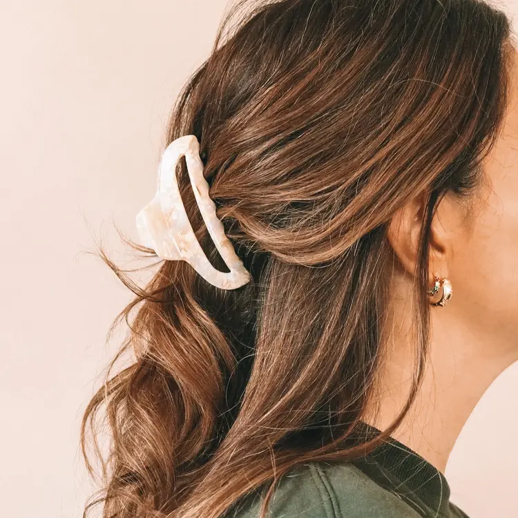 Horace WOMEN'S THE LYDIA HAIR CLIP PEARLY BEIGE