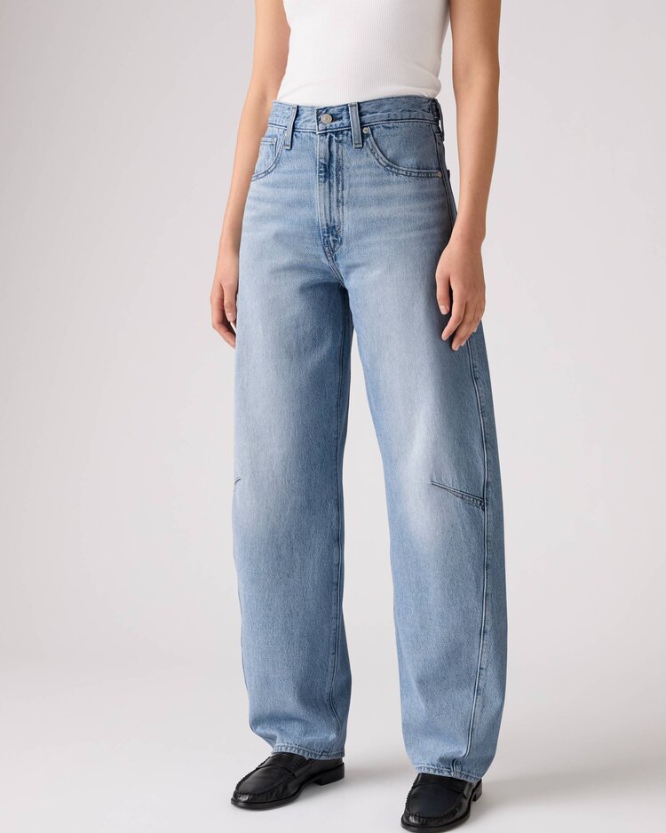 Levis FEMMES CINCH BARREL 31 JEANS