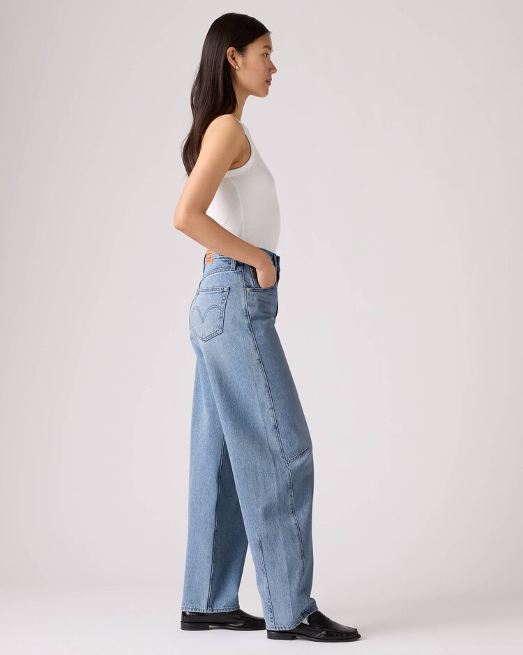 Levis FEMMES CINCH BARREL 31 JEANS