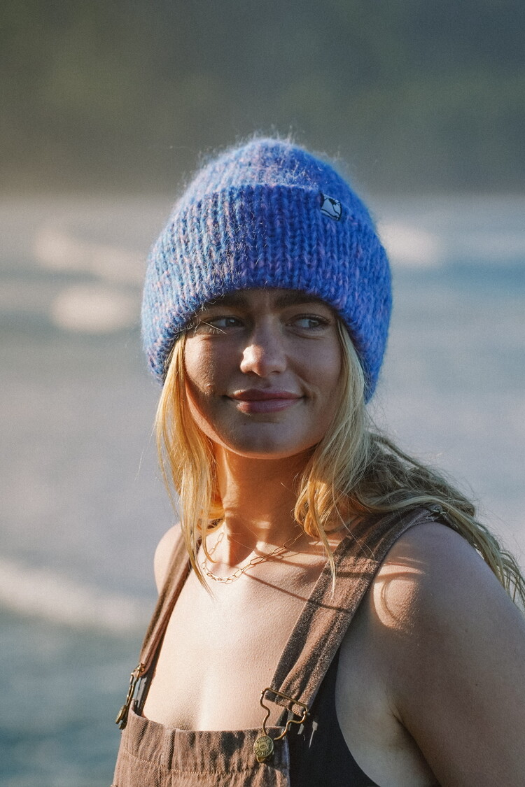 Notice the reckless WOMEN'S SKY BLOOM MOHAIR BEANIE