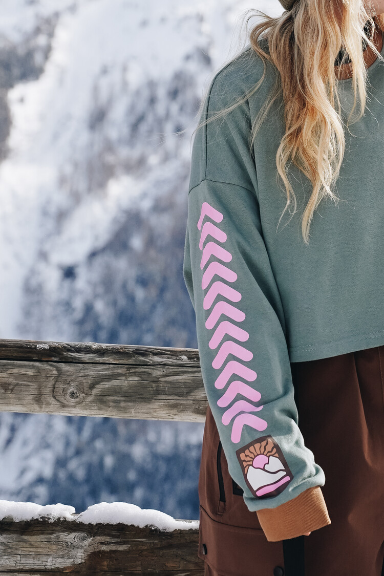 Notice the reckless FEMMES NO BAD DAYS CROPPED LONG SLEEVE