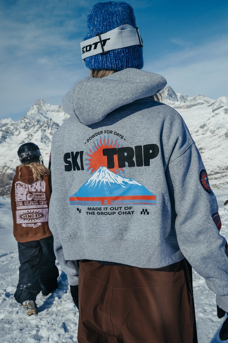 Notice the reckless FEMMES SKI TRIP CROPPED HOODIE