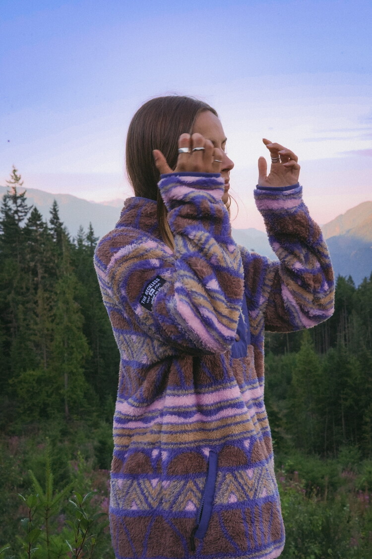 Notice the reckless WOMEN'S HOLLOWAY FLUFFY FLEECE