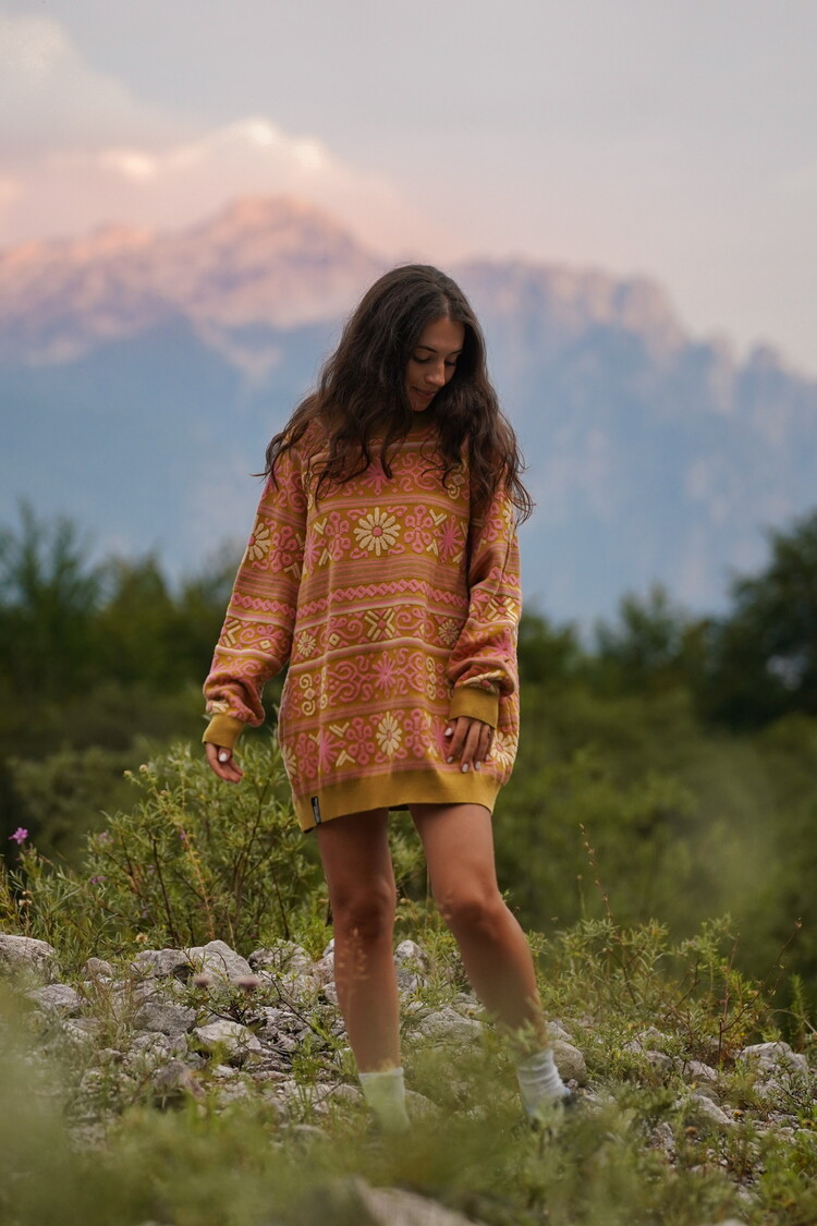 Notice the reckless FEMMES NORDIC FLORA TEXTURED SWEATER