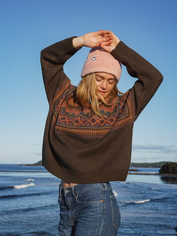 Notice the reckless WOMEN'S OAKRIDGE RAGLAN SHORT SWEATER