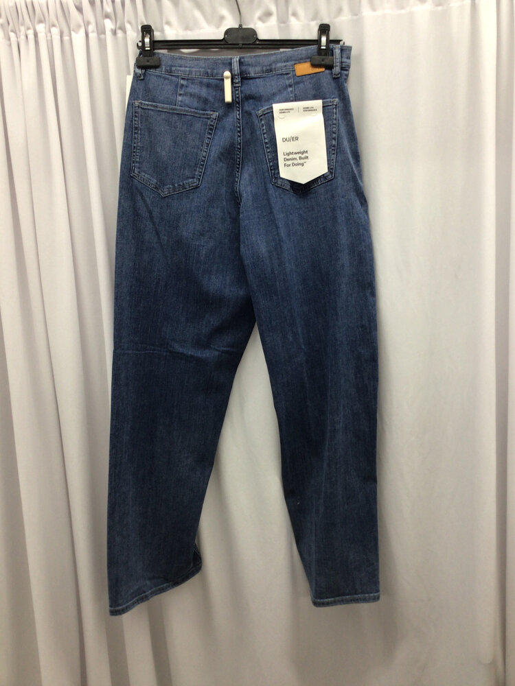 Du/er FEMMES PANTALON PERFORMANCE DENIM LITE PLEATED