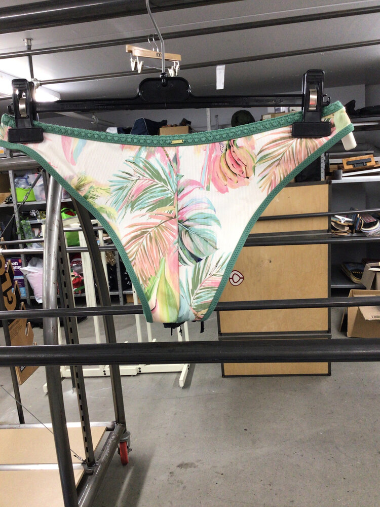Everyday Sunday FEMMES RIB HIGH-LEG CHEEKY BAS BIKINI