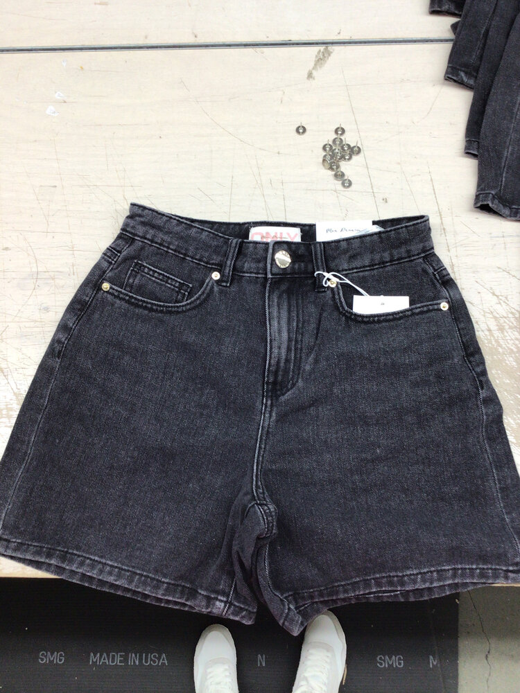 Only WOMEN'S PHINE DENIM SHORTS