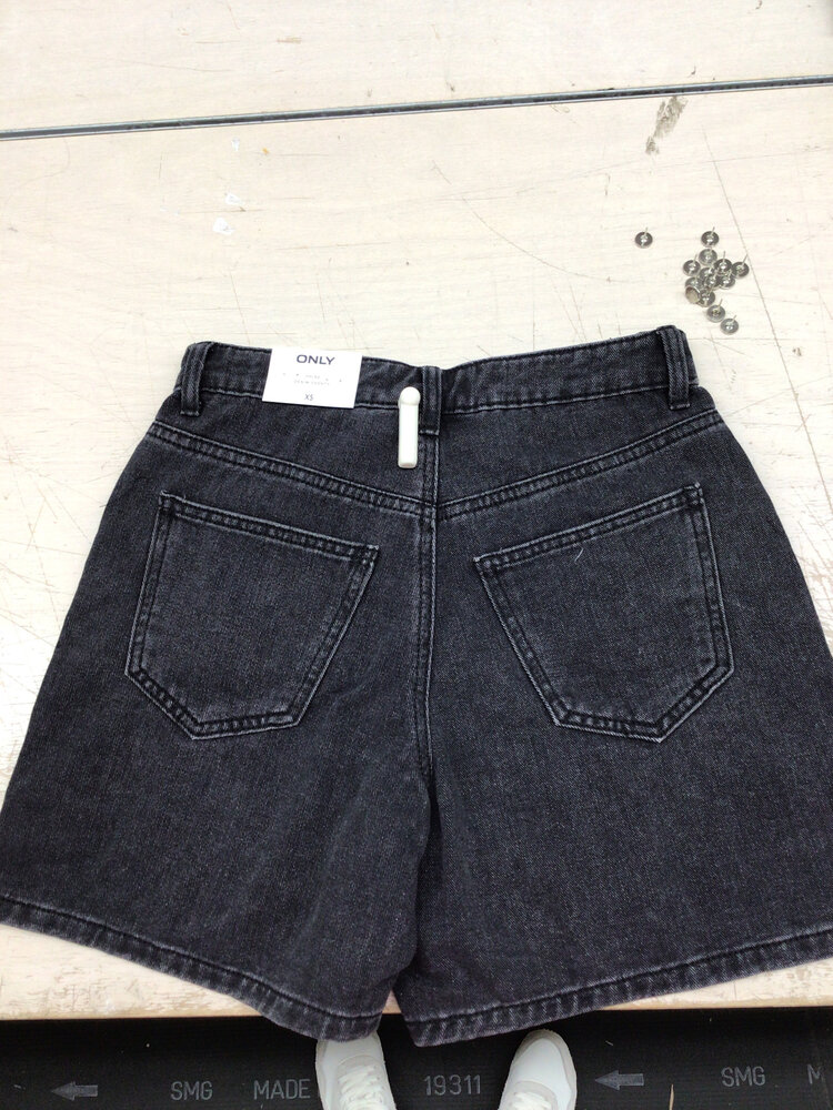 Only FEMMES PHINE DENIM SHORTS