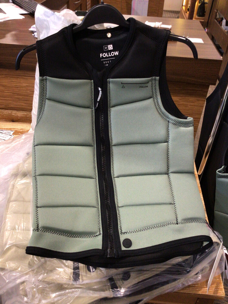 Follow MEN'S SECTION IMPACT VEST