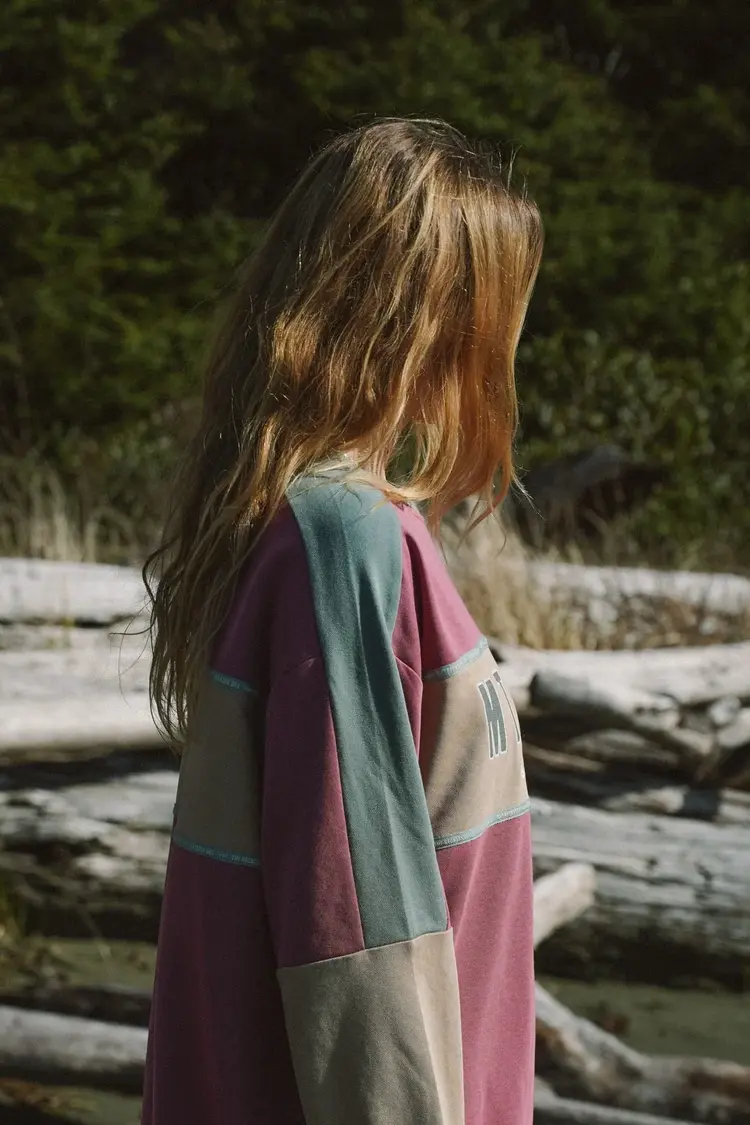 Notice the reckless FEMMES MTN LIVIN' LIGHT OVERSIZED CREWNECK
